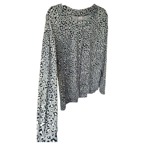NWOT SECRET TREASURES Women's Super Soft Leopard Print Long Sleeve Top - Picture 3 of 11